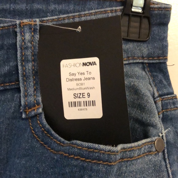 Fashion Nova Say Yes to Distress Jeans - Picture 5 of 5